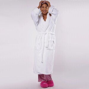 NWT LA Trading Co. white embroidered graphic plush robe